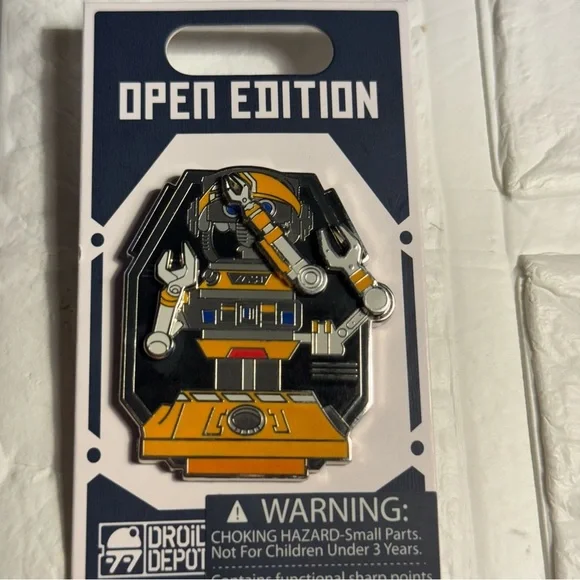 New Disney Pin Star Wars Galaxy's Edge Droid Depot RX -24 - Picture 7 of 9